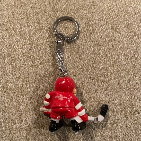 Red wings keychain. - Picture 2 of 3
